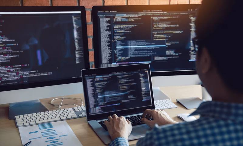 数据科学选型：R与Python如何赋能松桃网站建设？